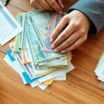 家計簿と経費管理のための整理されたアイテム